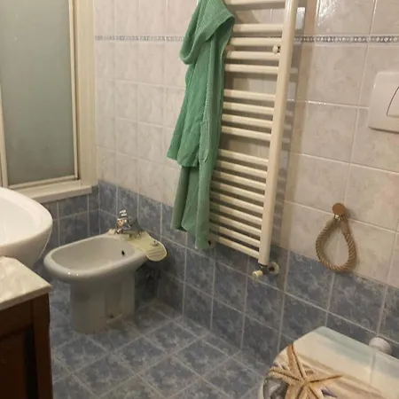 Lägenhet Casa Della Vivi Zona Mare Genua
